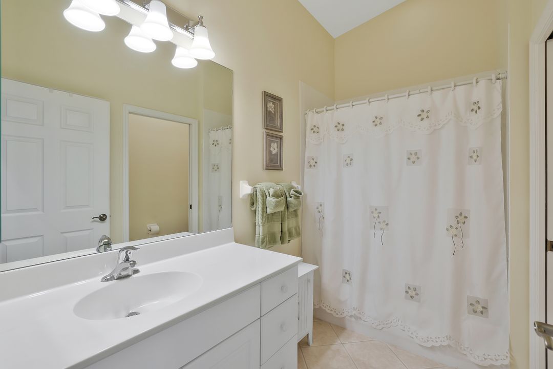 2360 Hidden Lake Ct #10, Naples, FL 34112