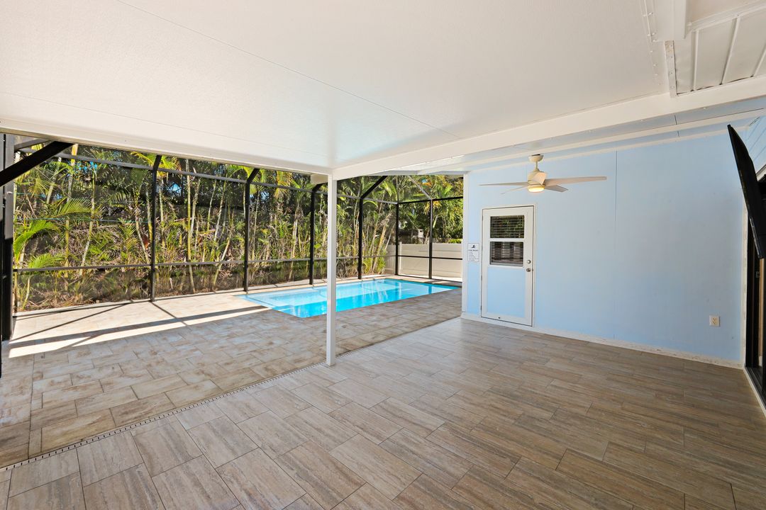 825 93rd Ave N, Naples, FL 34108