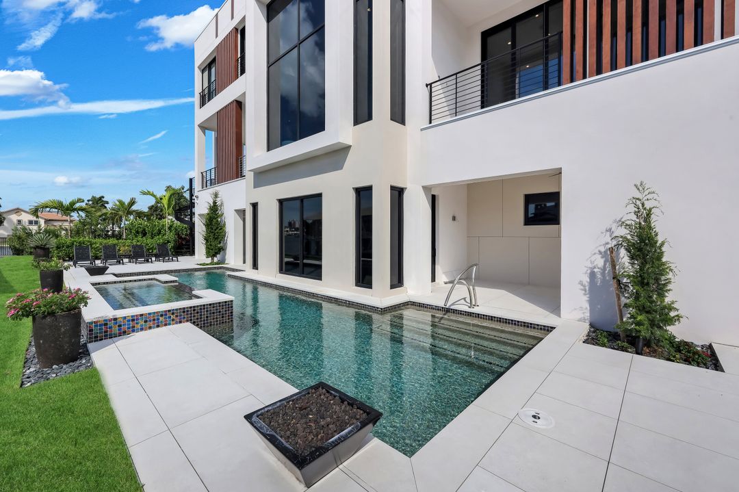 348 Seagull Ave, Naples, FL 34108