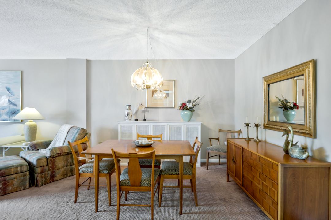 555 Park Shore Dr #412, Naples, FL 34103