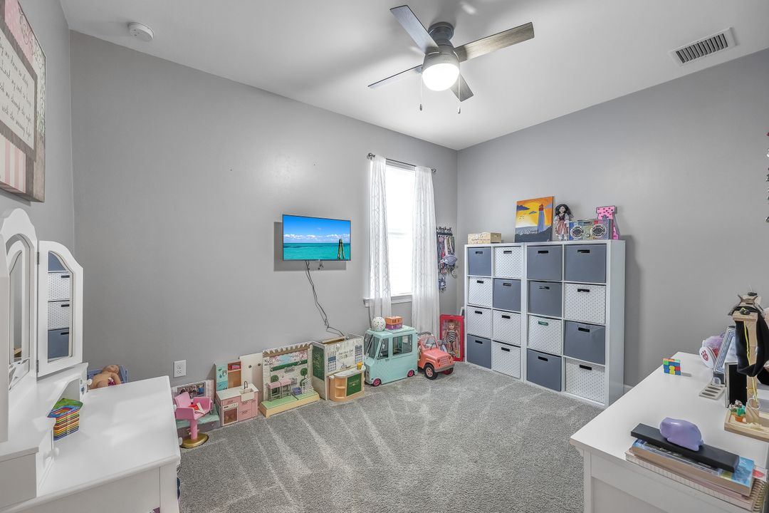 3927 Black Eagle Ln, Fort Myers, FL 33966