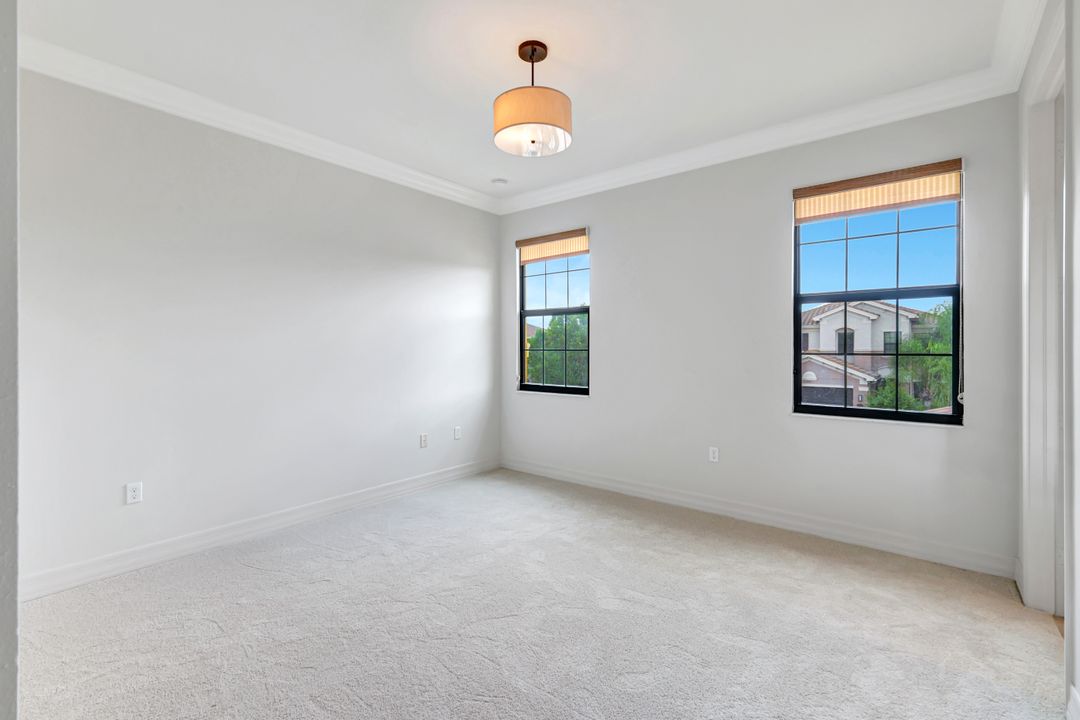 3430 Tigris Ln, Naples, FL 34119