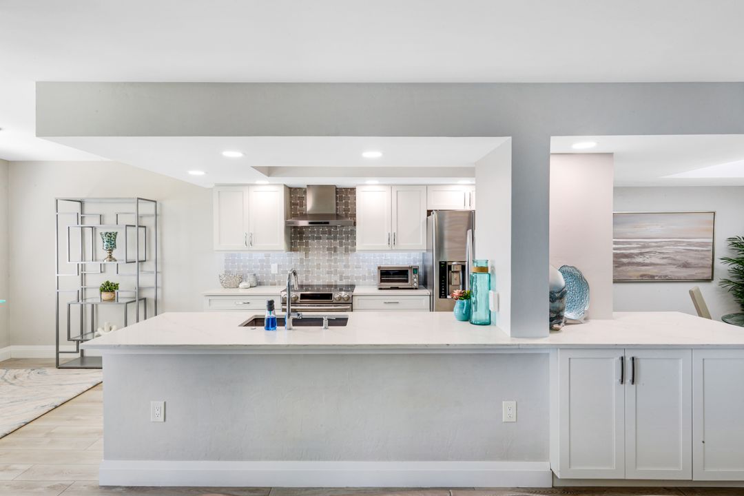 10951 Gulf Shore Dr #1202, Naples, FL 34108