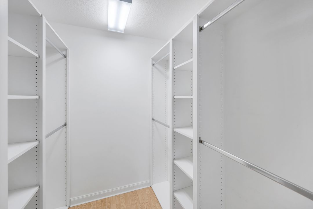 3239 Barbados Ln, Naples, FL 34119