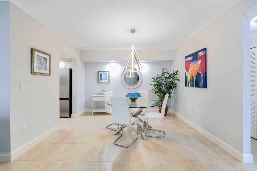 5801 Glencove Dr #503, Naples, FL 34108