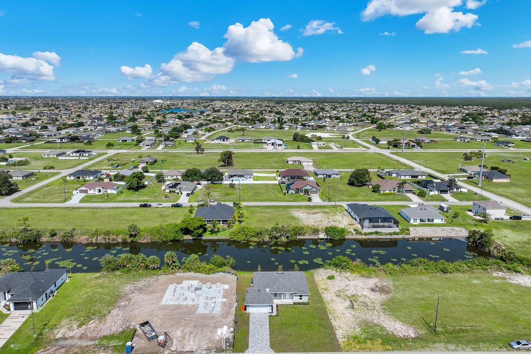 2622 NE 1st Pl, Cape Coral, FL 33909