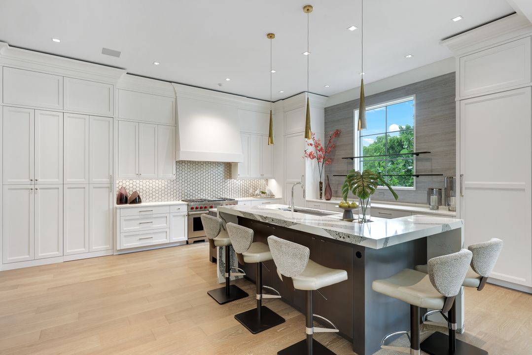 2075 Gordon Dr, Naples, FL 34102