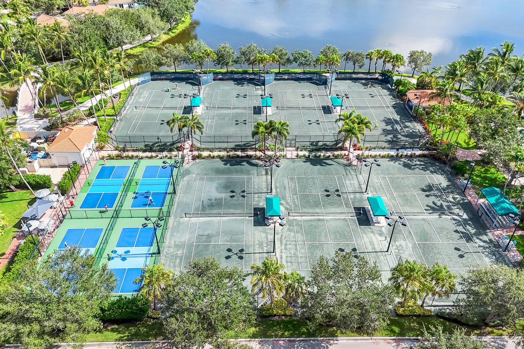 4772 Martinique Wy, Naples, FL 34119