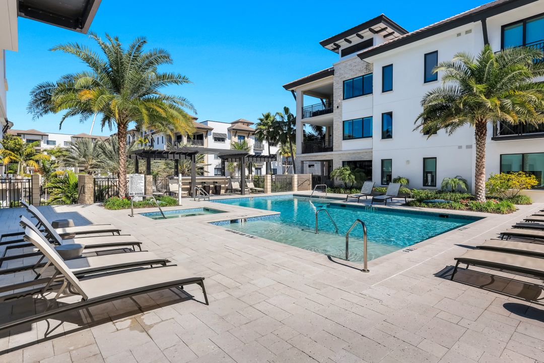 1130 3rd Ave S #405, Naples, FL 34102