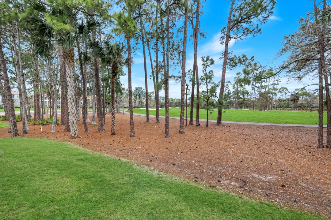 8231 Parkstone Pl #301, Naples, FL 34120