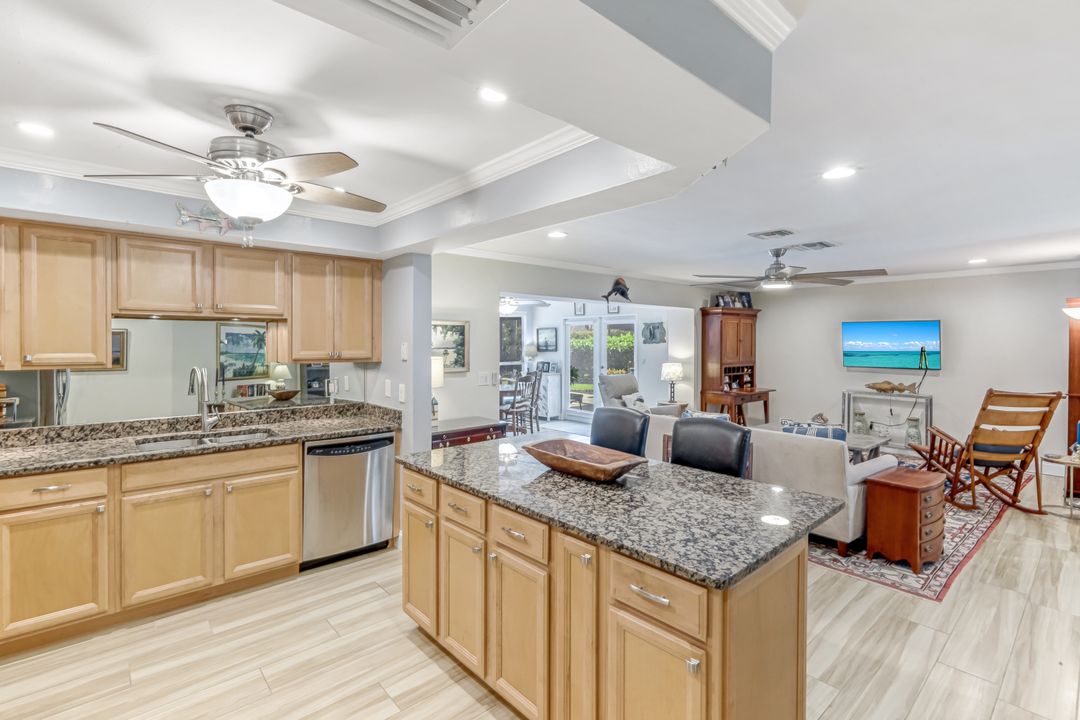 4459 Lakewood Blvd, Naples, FL 34112