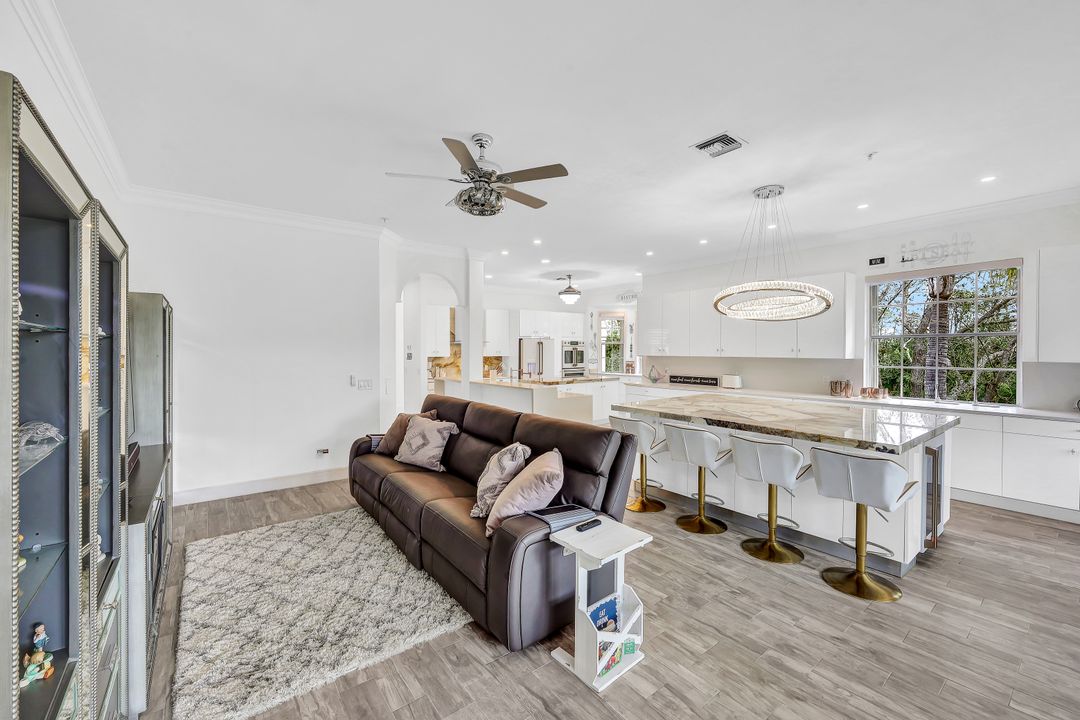 5040 Yacht Harbor Cir #6-201, Naples, FL 34112