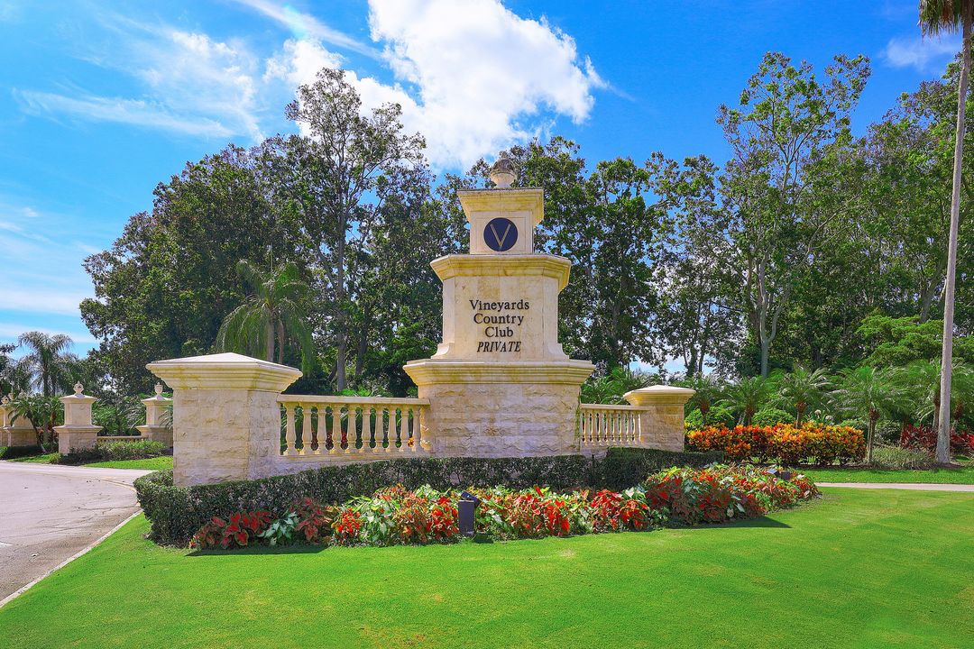 242 Via Perignon, Naples, FL 34119