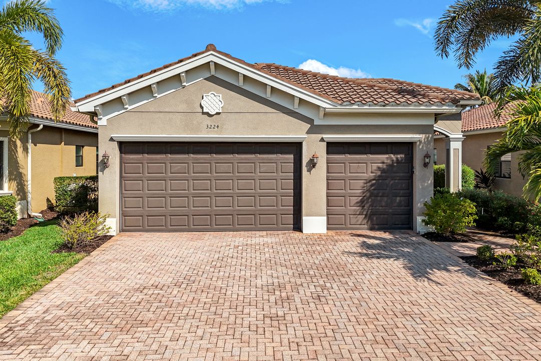 3224 Pacific Dr, Naples, FL 34119