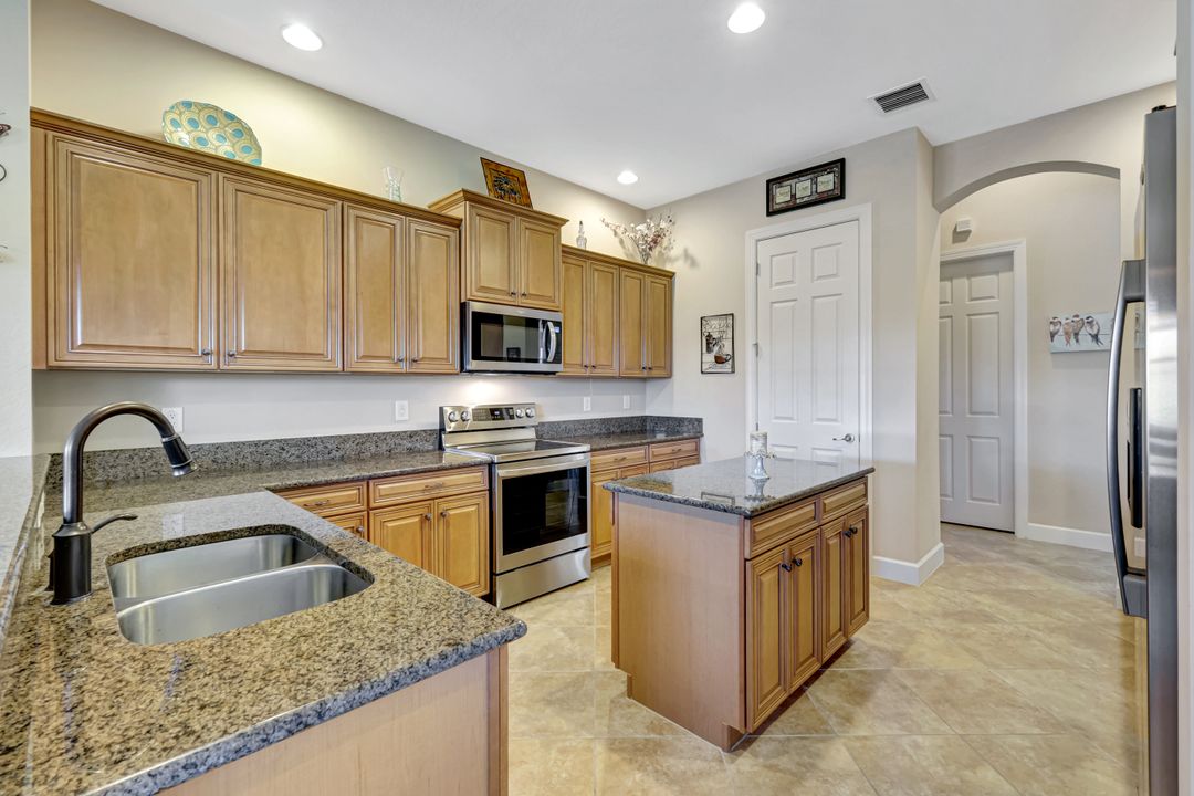 9693 Cobalt Cove Cir, Naples, FL 34120