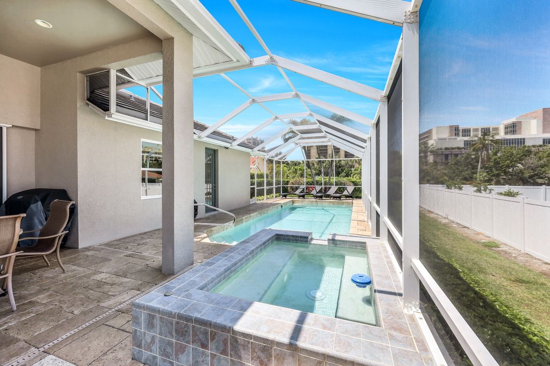 910 Montego Ct, Marco Island, FL 34145