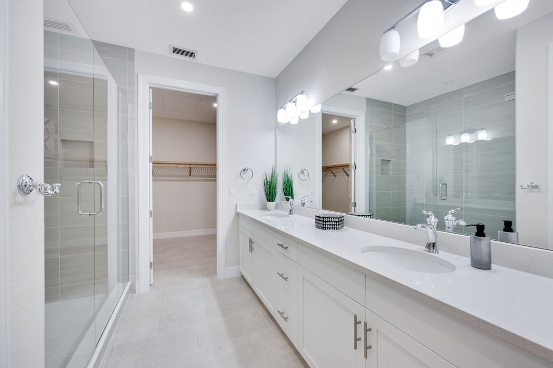 303 Indies Dr E #201, Naples, FL 34114