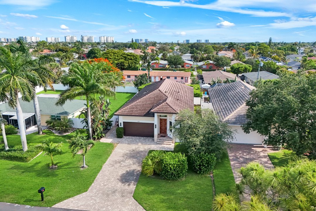 631 100th Ave N, Naples, FL 34108