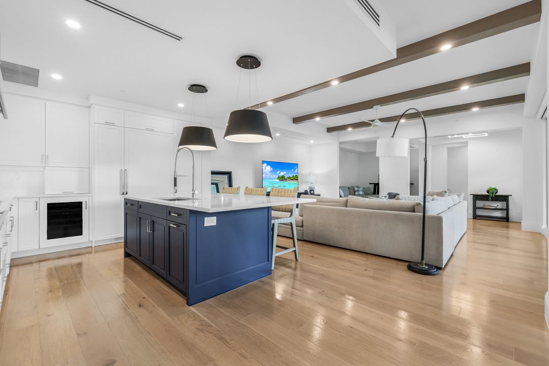 1130 3rd Ave S, Naples, FL 34102