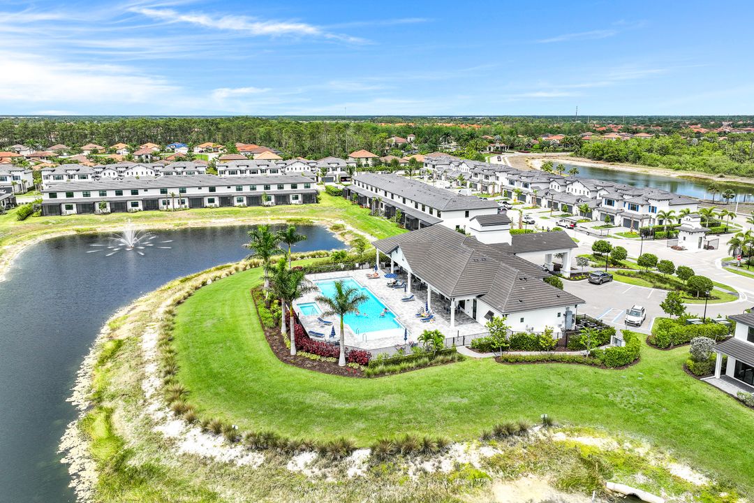 7473 Rockefeller Dr, Naples, FL 34119