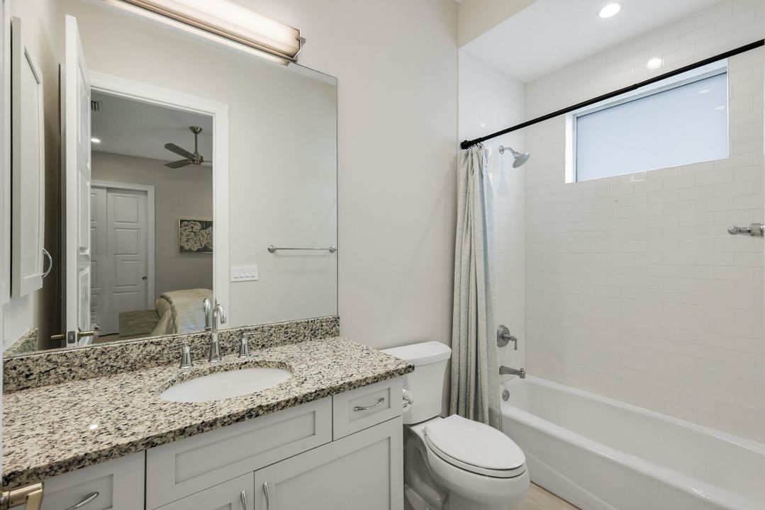 11907 Hedgestone Ct, Naples, FL 34120
