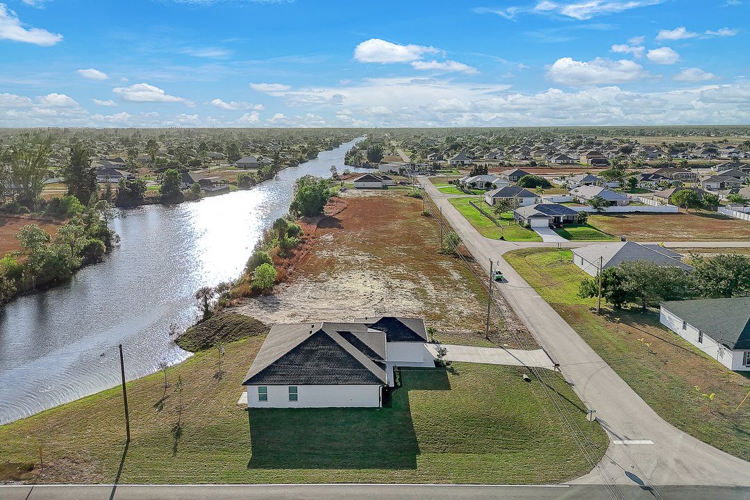 1910 NE 42nd Terrace, Cape Coral, FL 33909