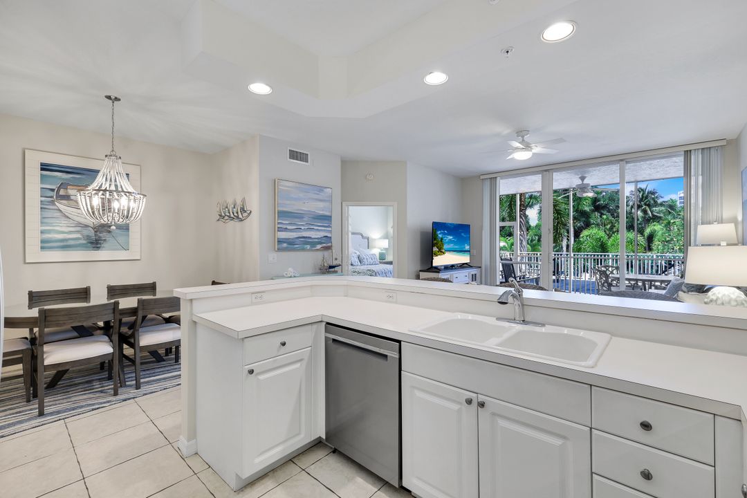460 Launch Cir #202, Naples, FL 34108