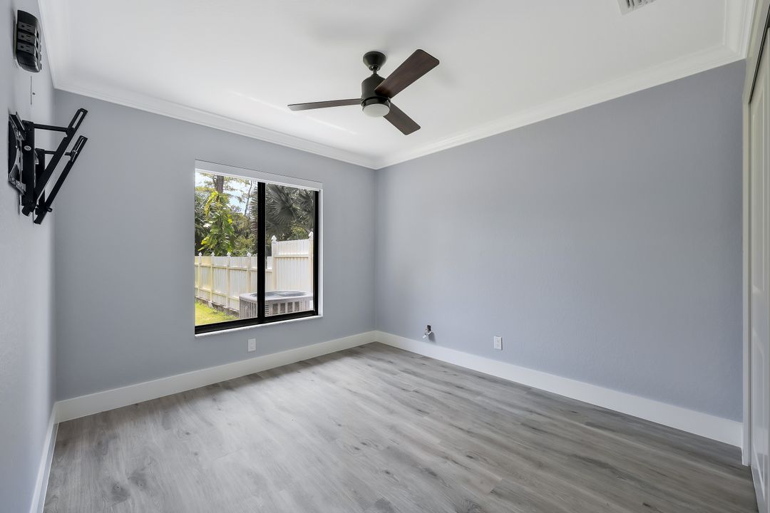 380 4th St NE, Naples, FL 34120