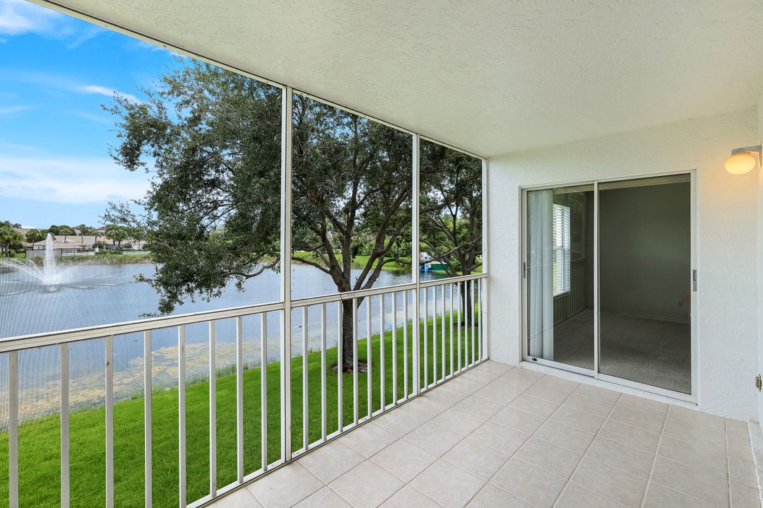 9850 Victoria Ln #205, Naples, FL 34109