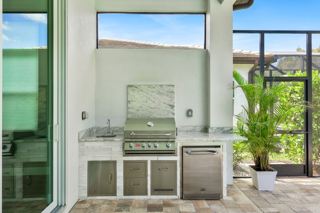 3754 Sapphire Cv Cir, Naples, FL 34114