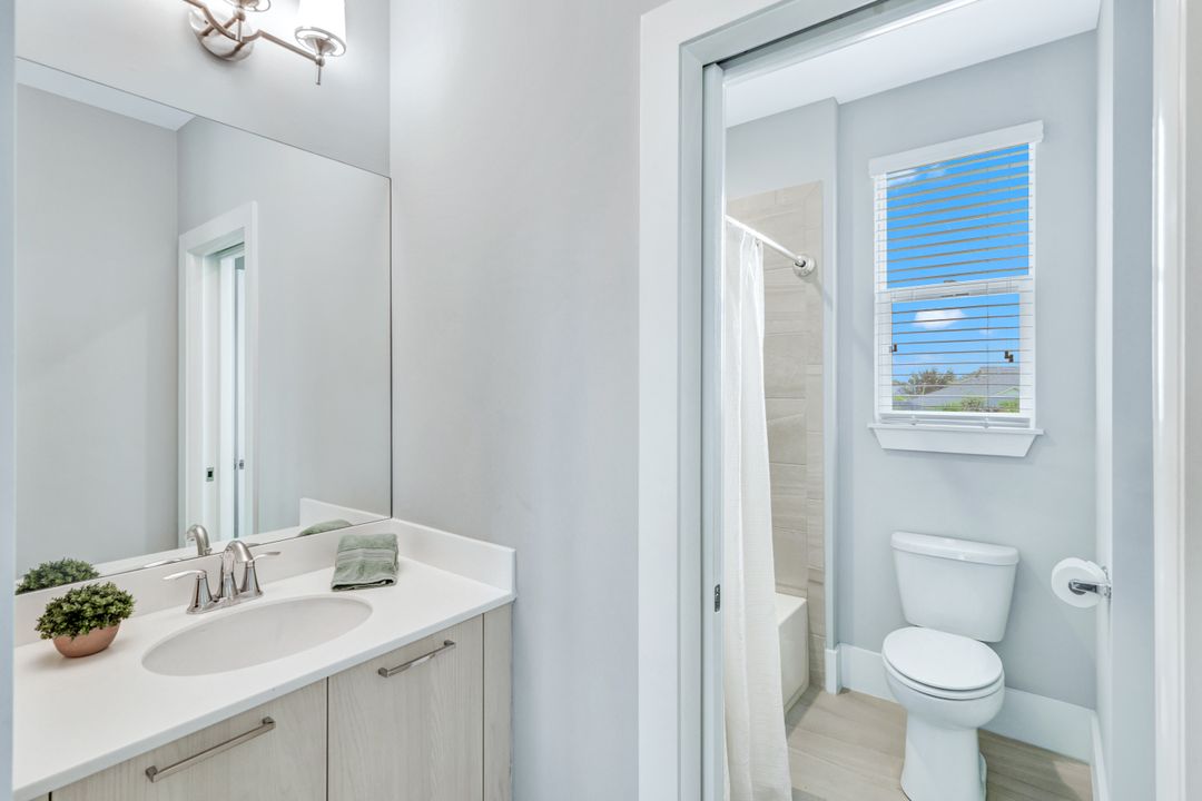 14832 Dockside Ln, Naples, FL 34114