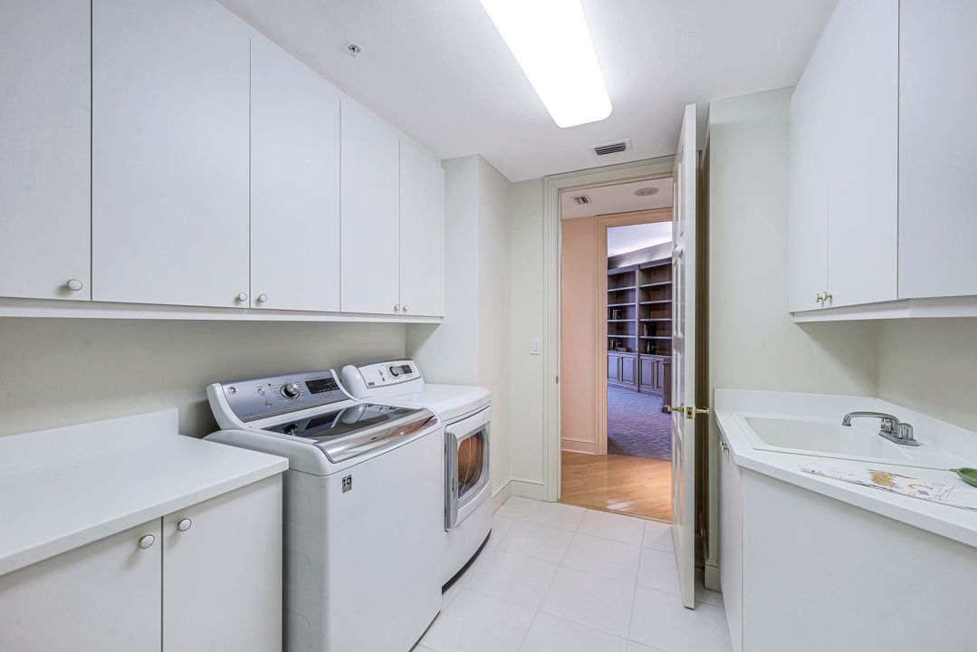 4151 Gulf Shore Blvd N #1002, Naples, FL 34103