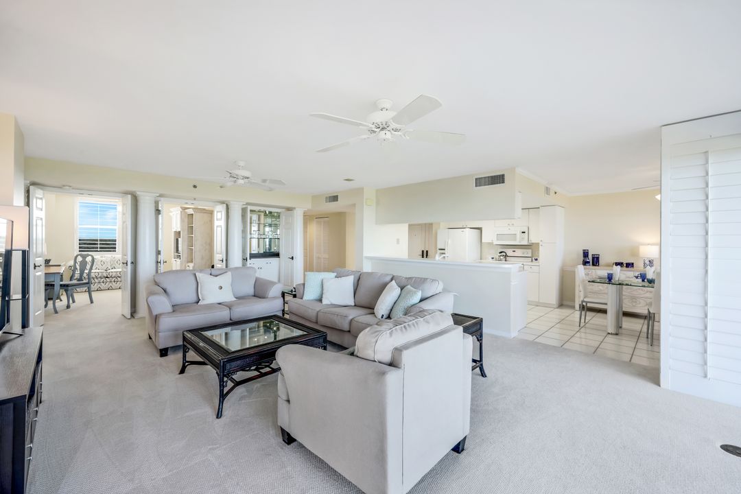 6585 Nicholas Blvd #905, Naples, FL 34108