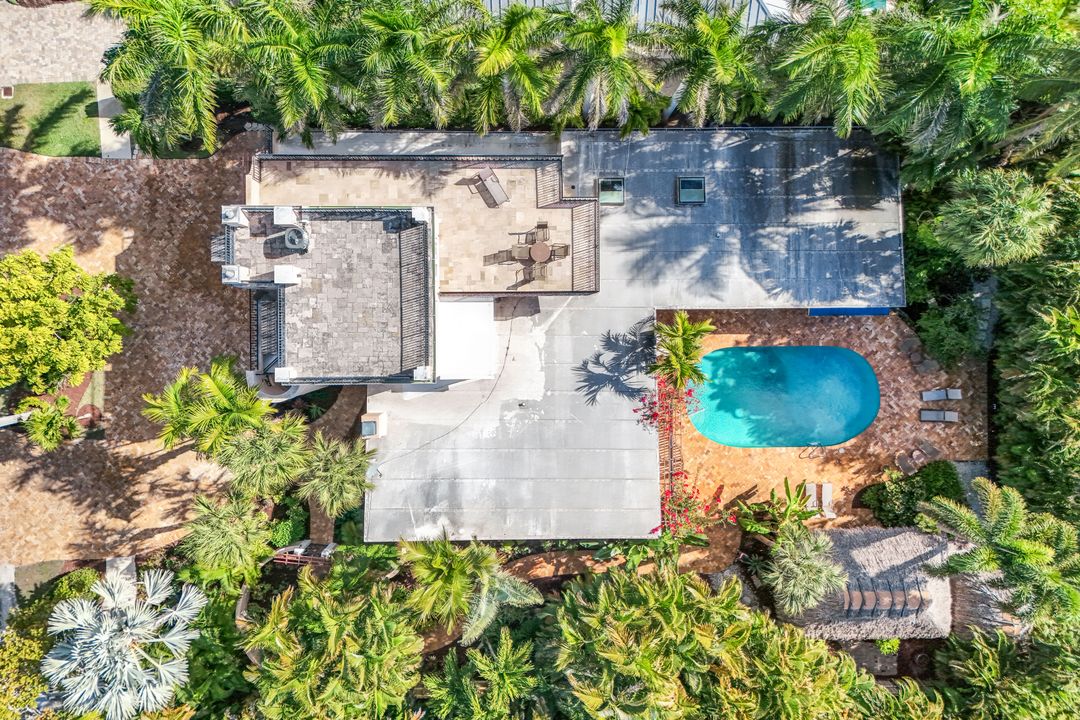 210 Central Ave, Naples, FL 34102