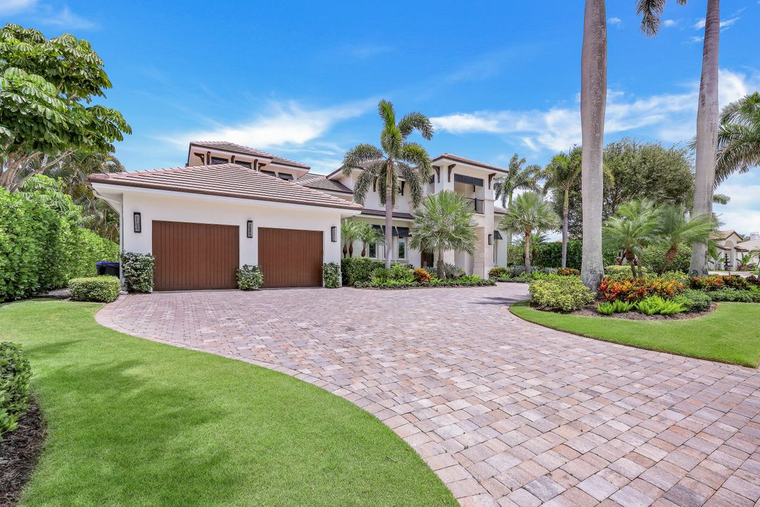 569 Neapolitan Way, Naples, FL 34103