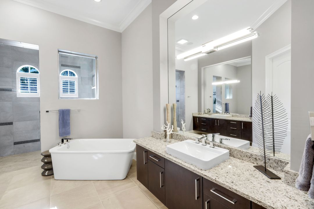 3828 Isla Del Sol Way, Naples, FL 34114