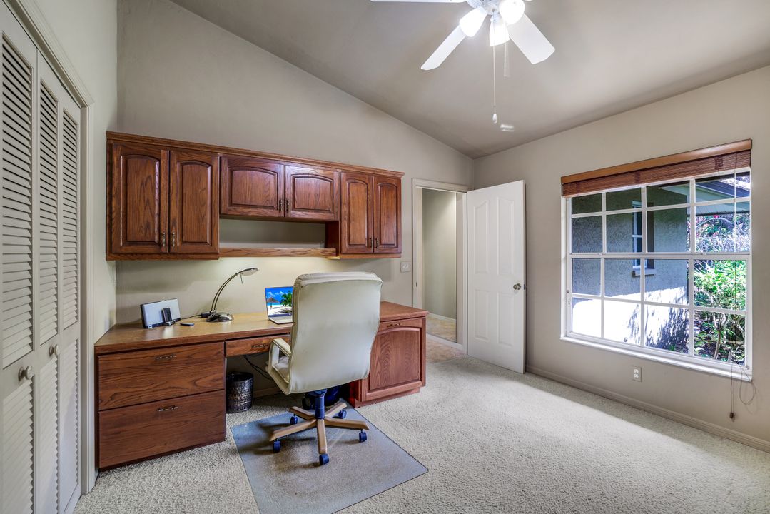 811 Pitch Apple Ln, Naples, FL 34108