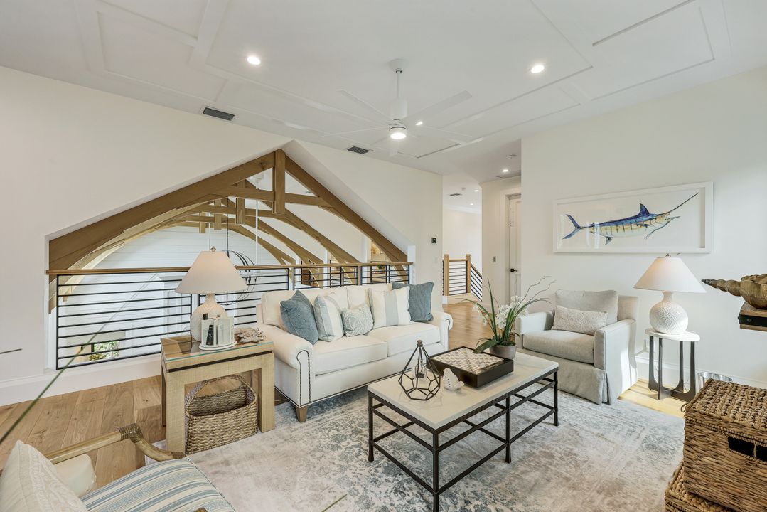 679 Rudder Rd, Naples, FL 34102
