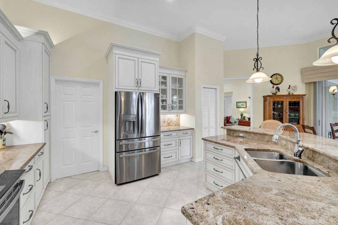 3750 Lakemont Dr, Bonita Springs, FL 34134