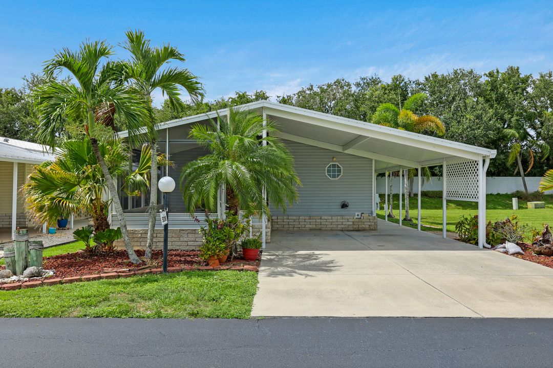 5318 Fiddleleaf Dr, Fort Myers, FL 33905