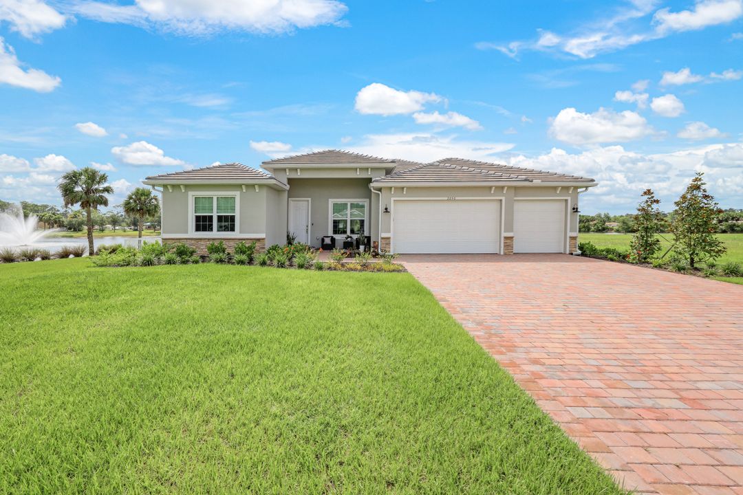 2050 Hickeys Creekside Dr, Alva, FL 33920