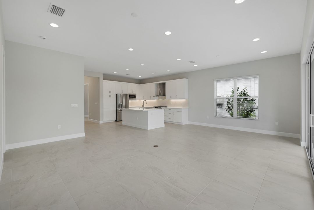 2741 Durham Cir, Naples, FL 34112
