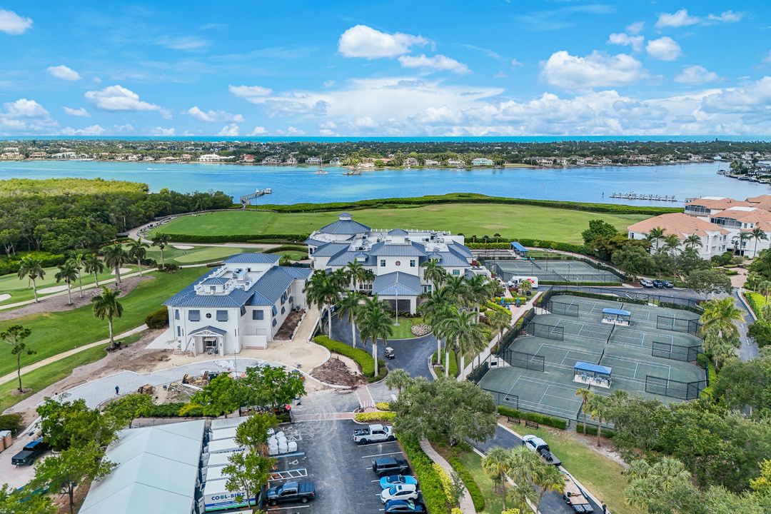 4700 Yacht Harbor Dr #611, Naples, FL 34112