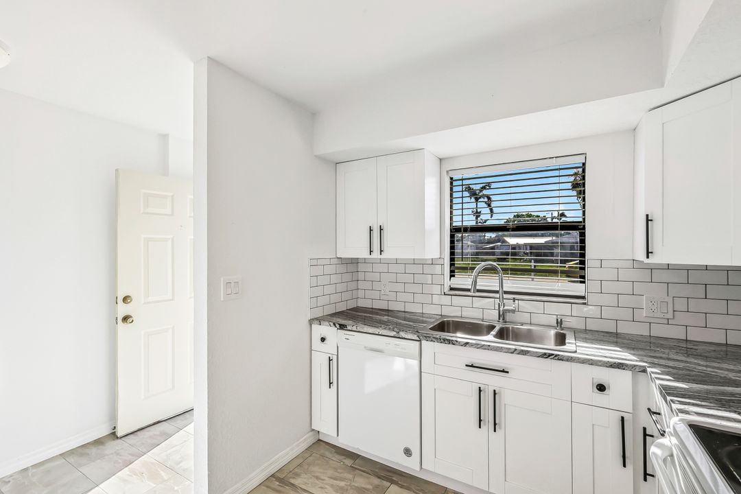 2208 Iris Way, Fort Myers, FL 33905