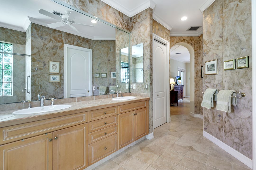 602 Springline Dr, Naples, FL 34102