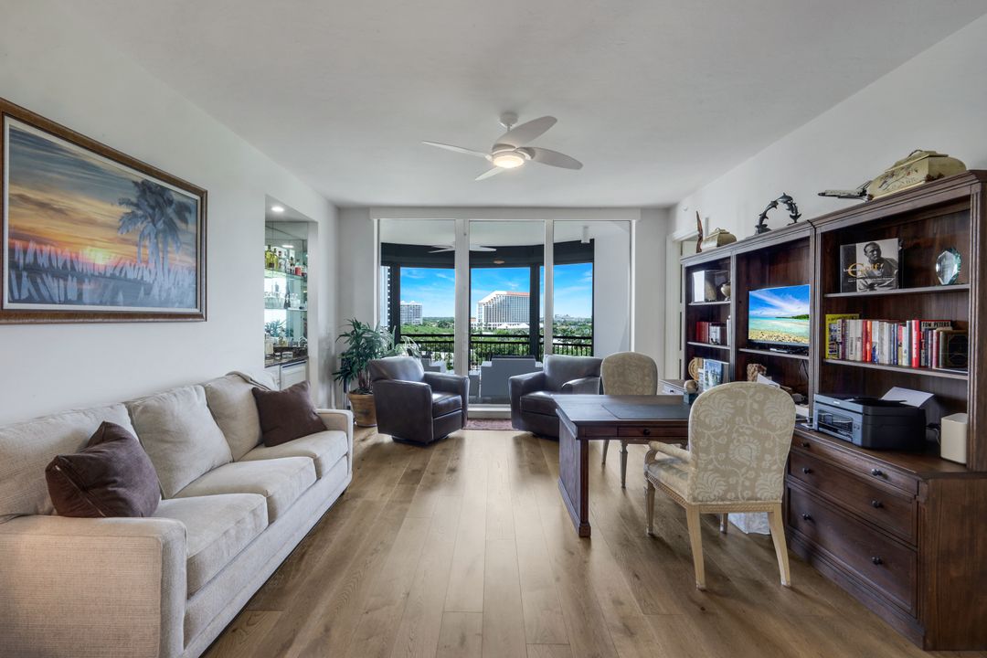 81 Seagate Dr, Naples, FL 34103