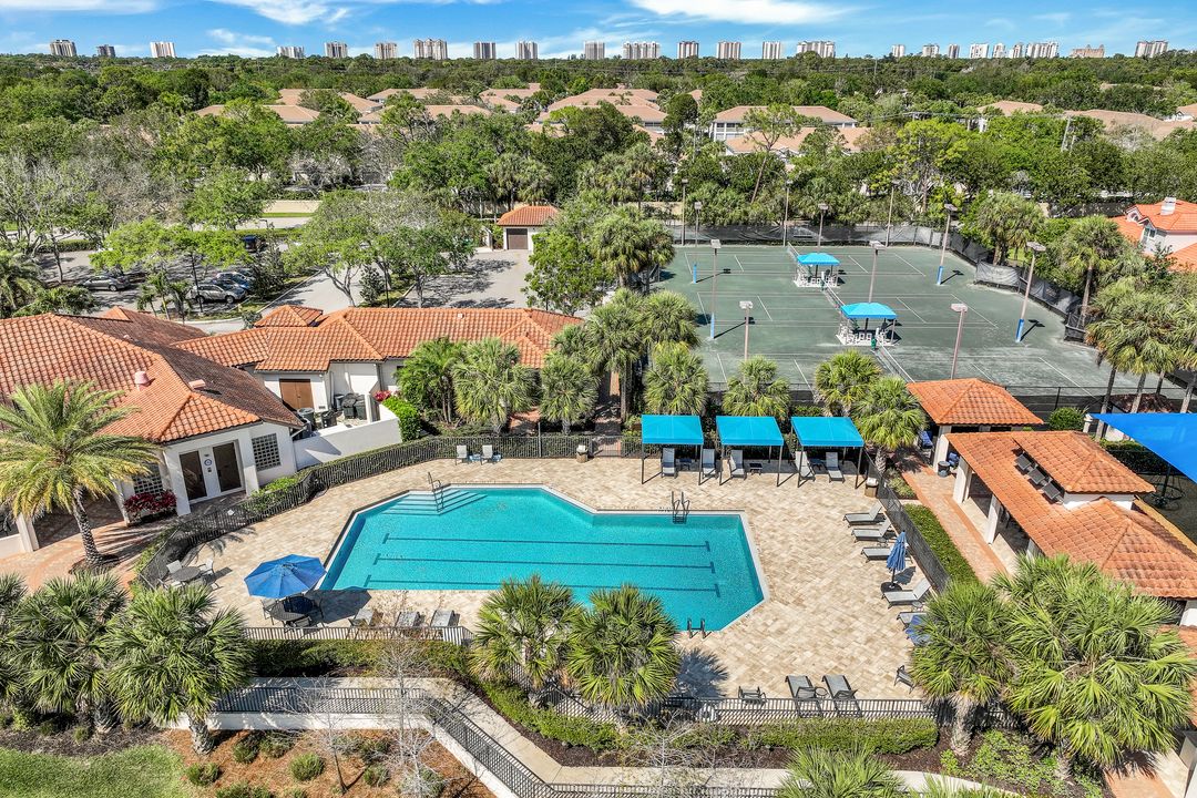 8146 Las Palmas Way, Naples, FL 34109