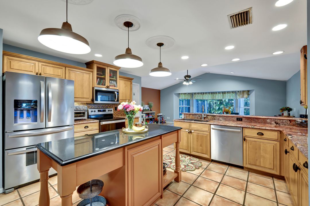 350 Henley Dr, Naples, FL 34104