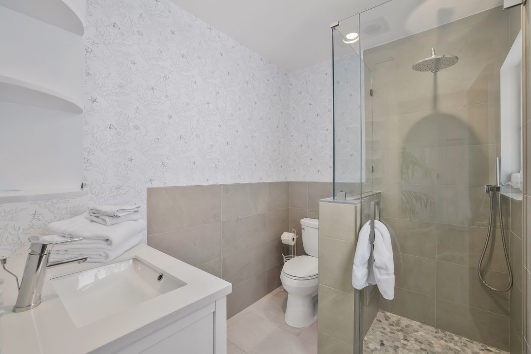 854 101st Ave N, Naples, FL 34108