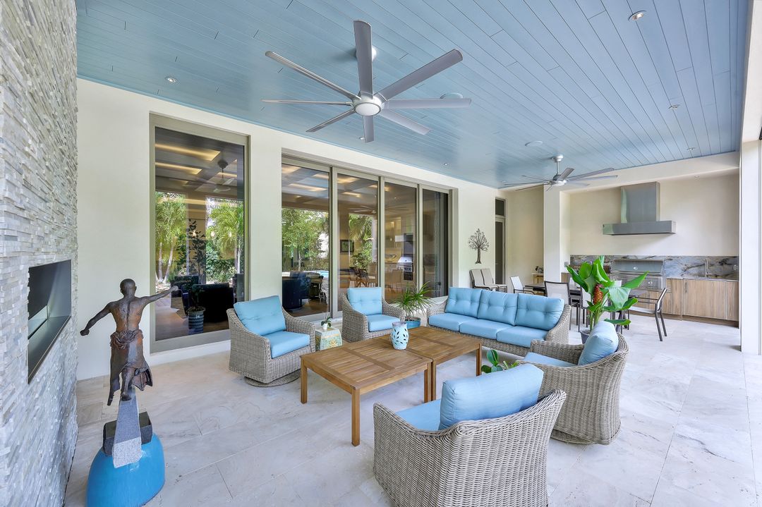 355 7th Ave S, Naples, FL 34102